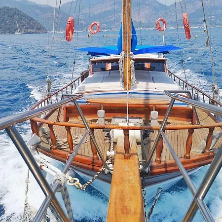 Ide Yacht Blue Voyage Botel *