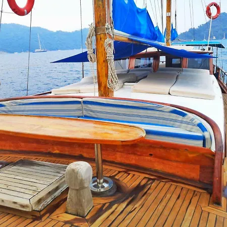 Ide Yacht Blue Voyage 보트호텔 말마리스